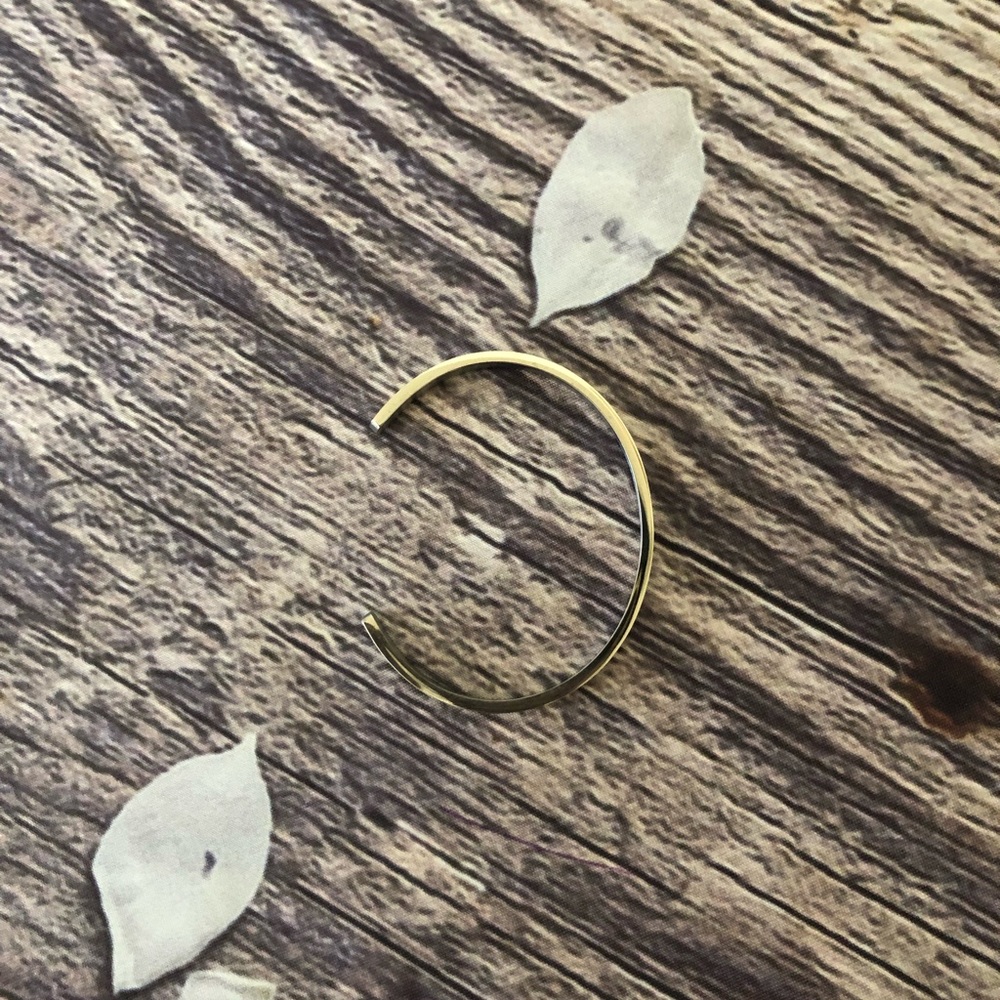 Never Give Up Inspirational Cuff - Picture 6 of 7